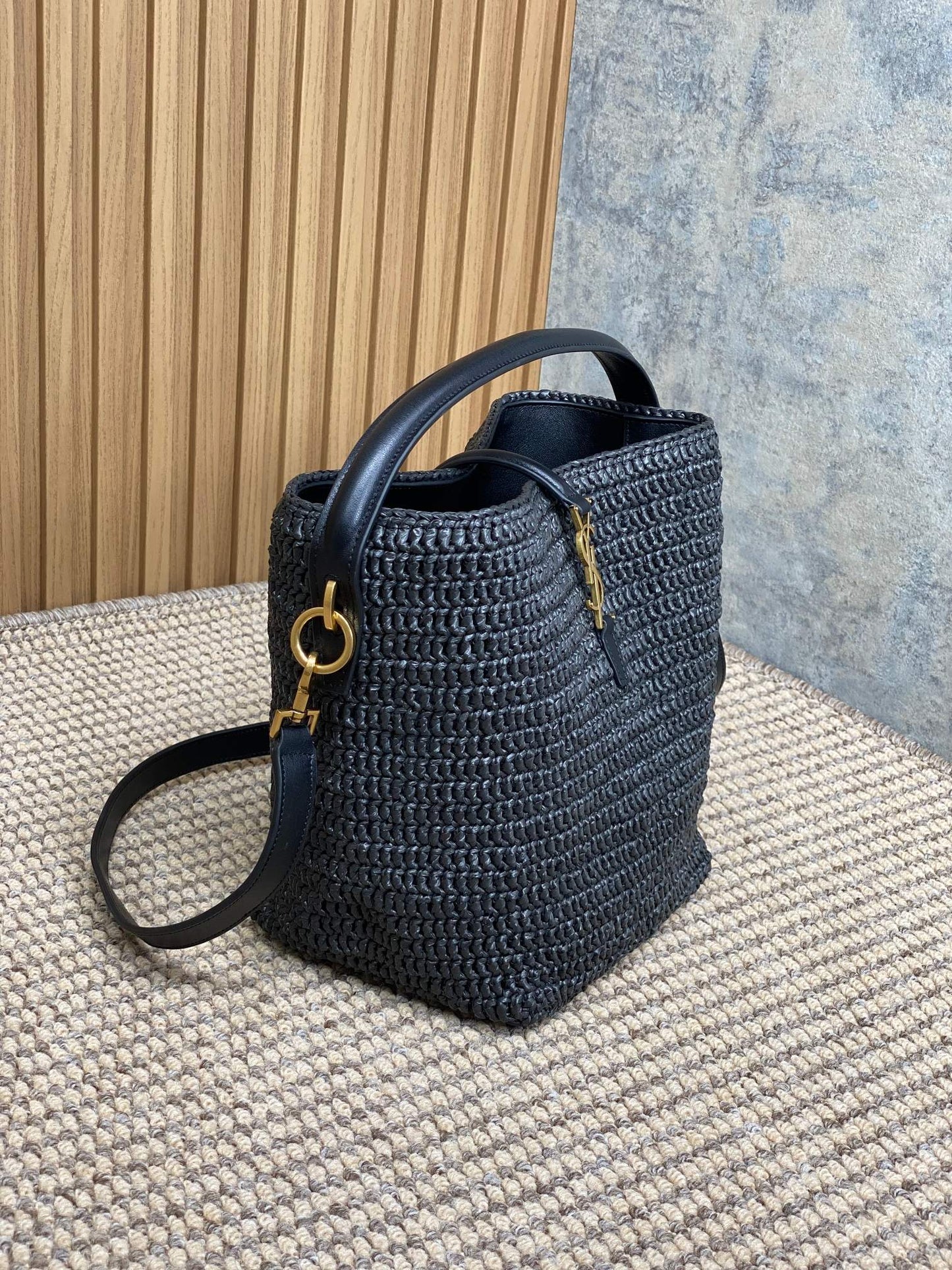 Luxury Saint Laurent le 37 woven raffia 20cm black calfskin