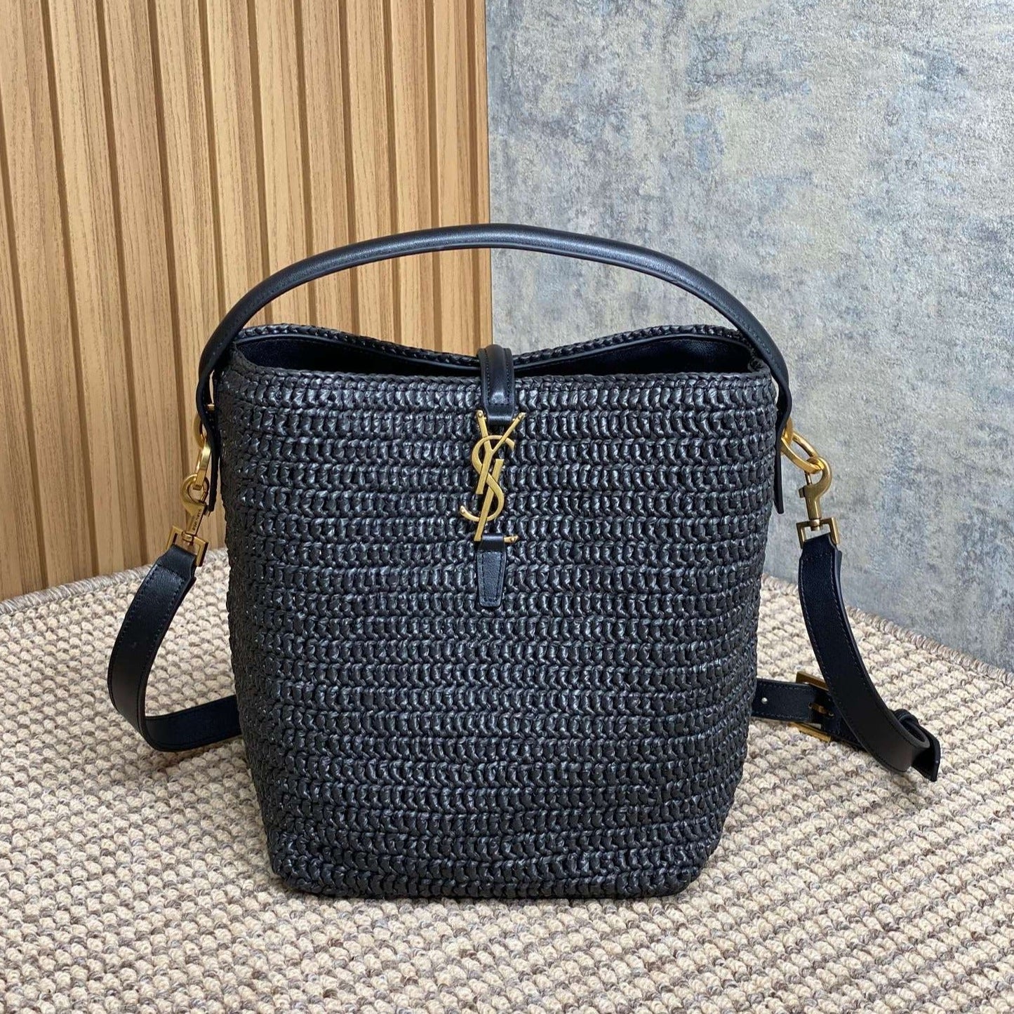 Luxury Saint Laurent le 37 woven raffia 20cm black calfskin