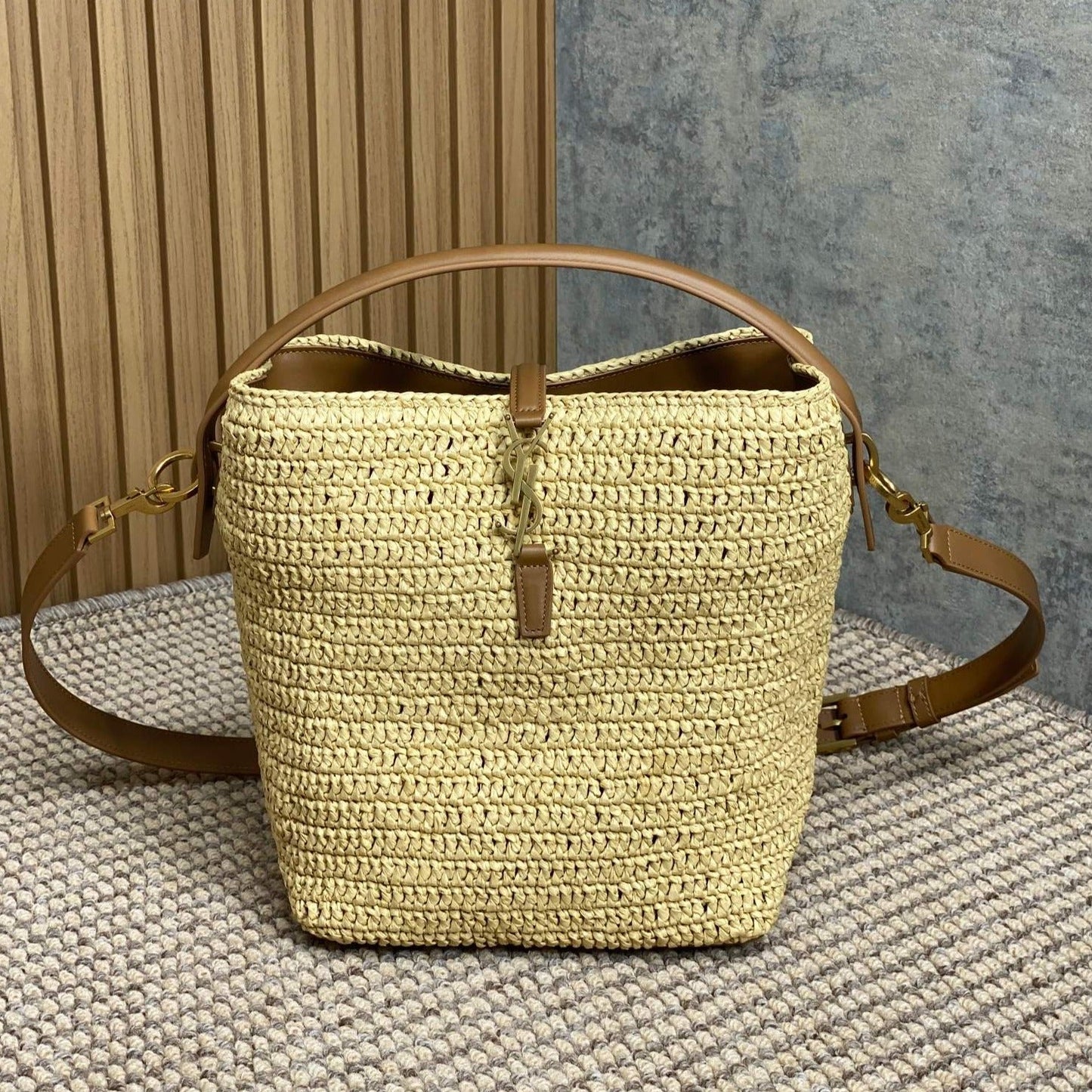 Luxury Saint Laurent le 37 woven raffia 20cm brown calfskin