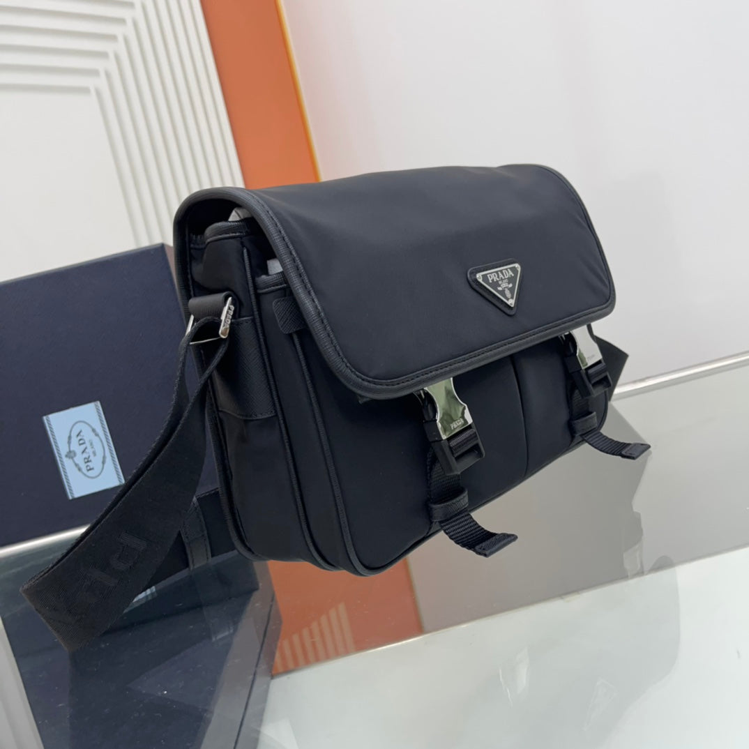 Luxury Prada26 SHOULDER BAG IN BLACK RE-NYLON AND SAFFIANO LEATHER