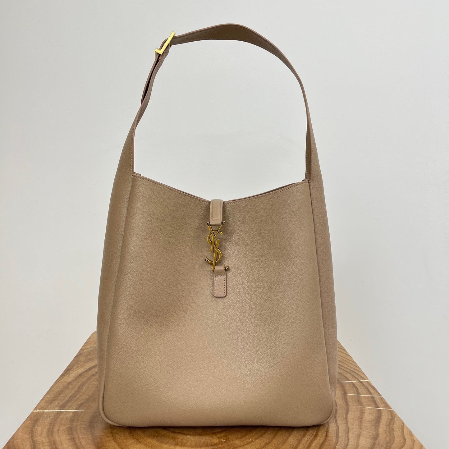 Luxury Saint Laurent LE 5 À 7 LARGE SUPPLE 31 IN LIGHT BROWN GRAINED CALFSKIN