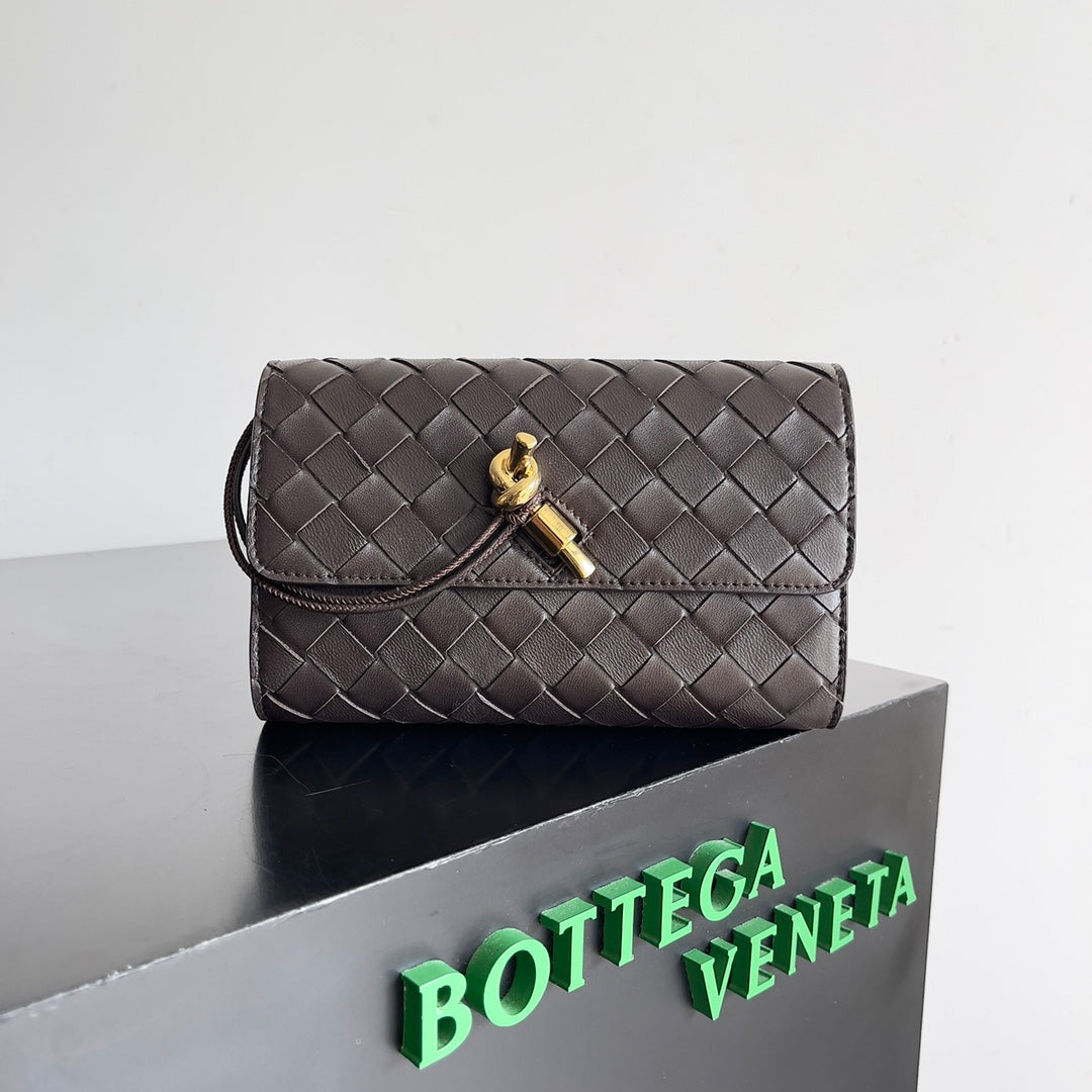 Luxury Bottega Veneta ANDIAMO BAG 19 IN FONDANT CALFSKIN