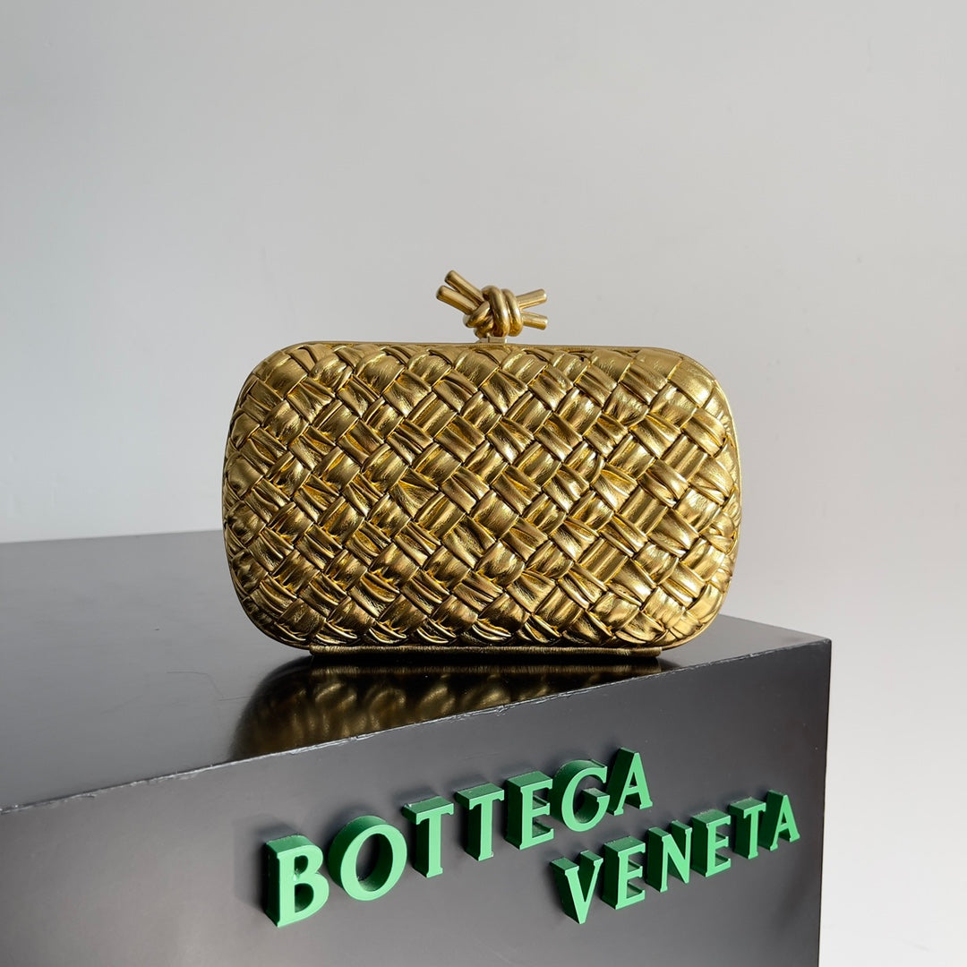 Luxury Bottega Veneta CLASSIC KNOT 20 IN GOLDEN LAMBSKIN