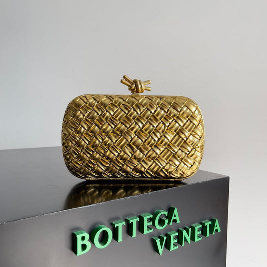 Luxury Bottega Veneta CLASSIC KNOT 20 IN GOLDEN LAMBSKIN