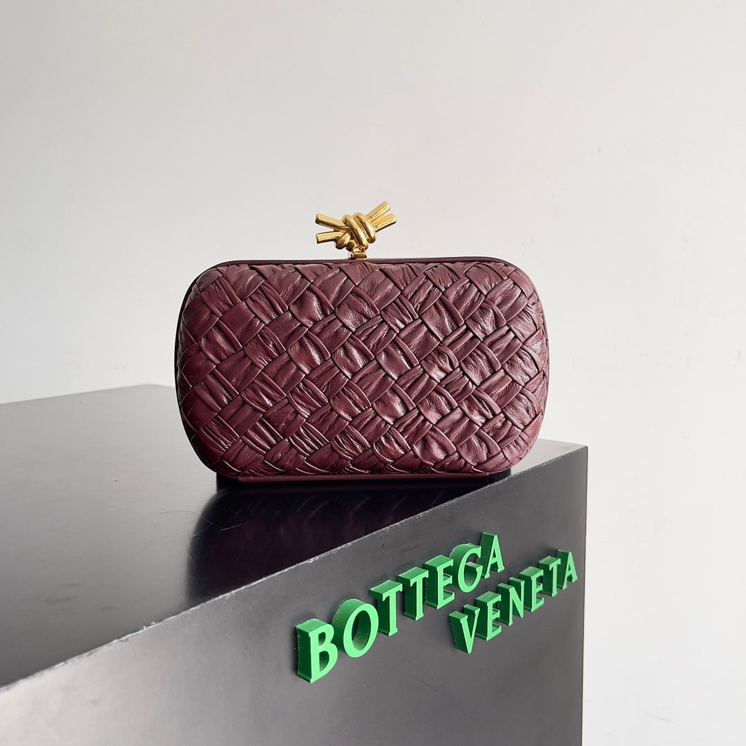 Luxury Bottega Veneta CLASSIC KNOT 20 IN PLUM PURPLE LAMBSKIN