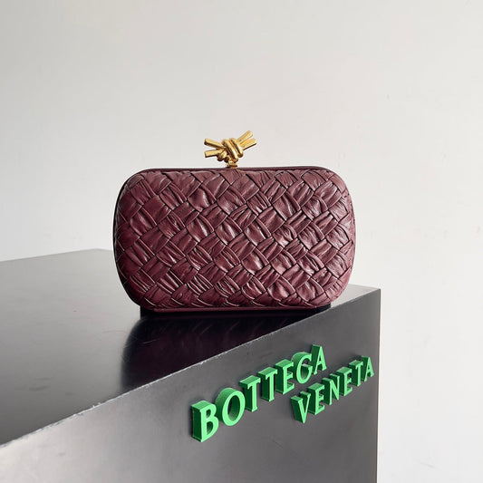 Luxury Bottega Veneta CLASSIC KNOT 20 IN PLUM PURPLE LAMBSKIN
