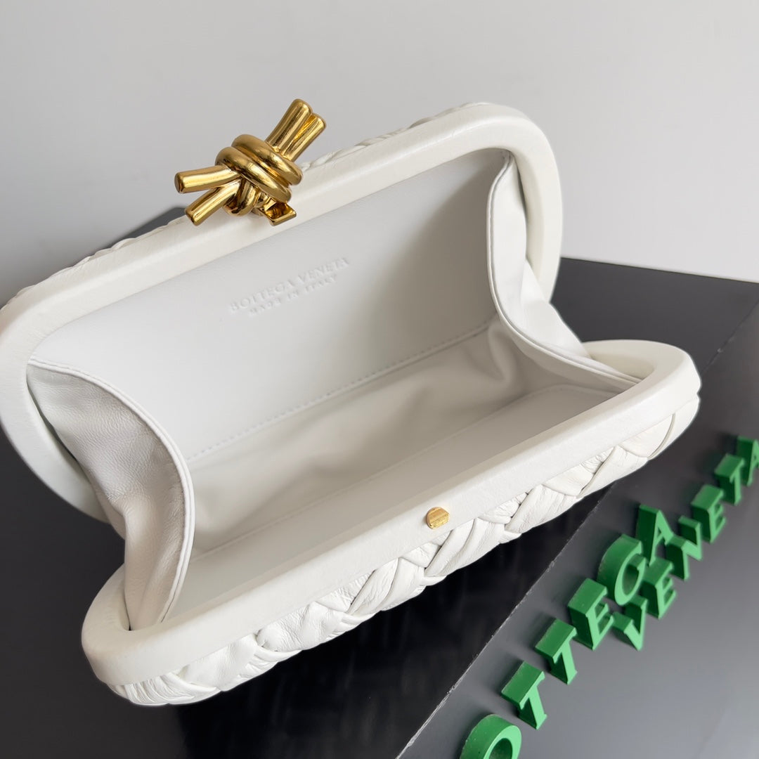 Luxury Bottega Veneta CLASSIC KNOT 20 IN WHITE LAMBSKIN