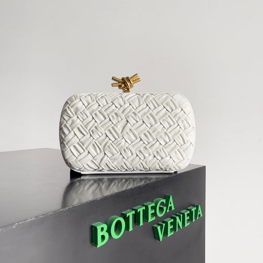 Luxury Bottega Veneta CLASSIC KNOT 20 IN WHITE LAMBSKIN