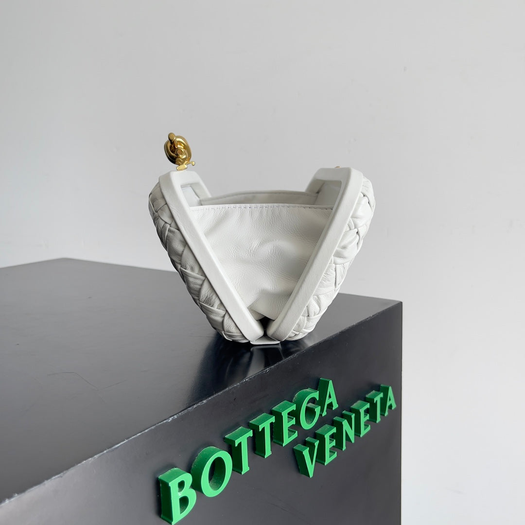 Luxury Bottega Veneta CLASSIC KNOT 20 IN WHITE LAMBSKIN
