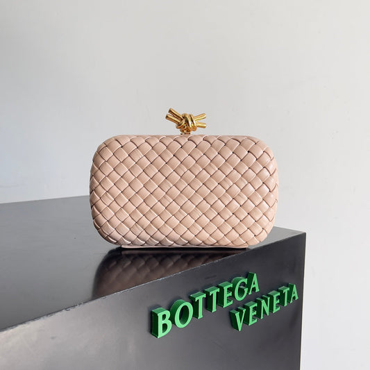 Luxury Bottega Veneta CLASSIC KNOT 20 IN LOTUS LAMBSKIN