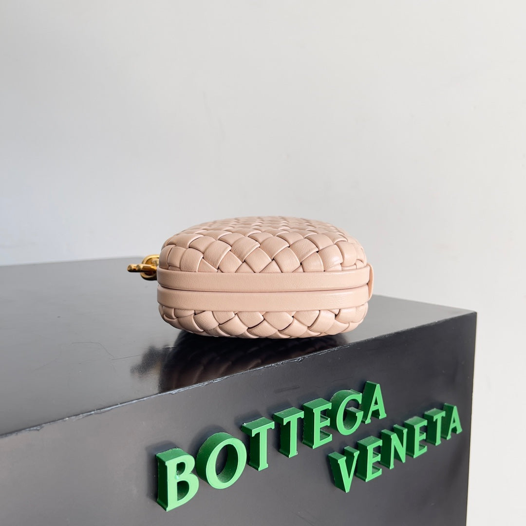 Luxury Bottega Veneta CLASSIC KNOT 20 IN LOTUS LAMBSKIN
