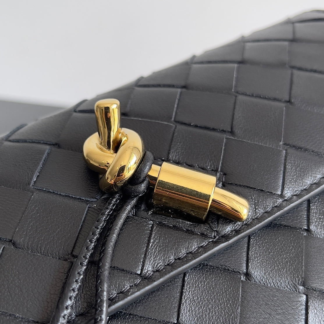 Luxury Bottega Veneta ANDIAMO BAG 19 IN BLACK CALFSKIN