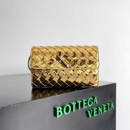 Luxury Bottega Veneta ANDIAMO BAG 19 IN GOLDEN CALFSKIN