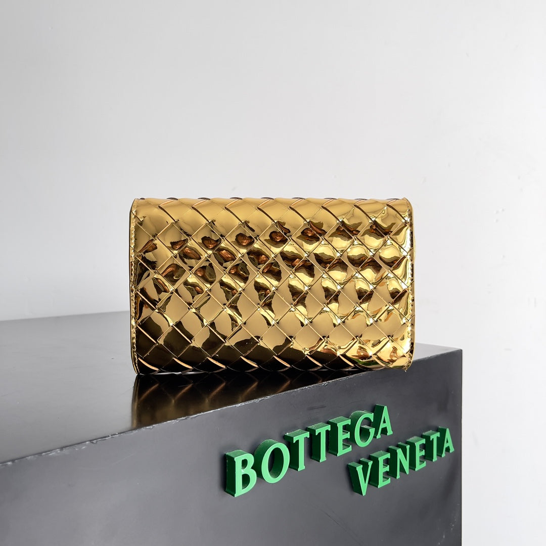 Luxury Bottega Veneta ANDIAMO BAG 19 IN GOLDEN CALFSKIN