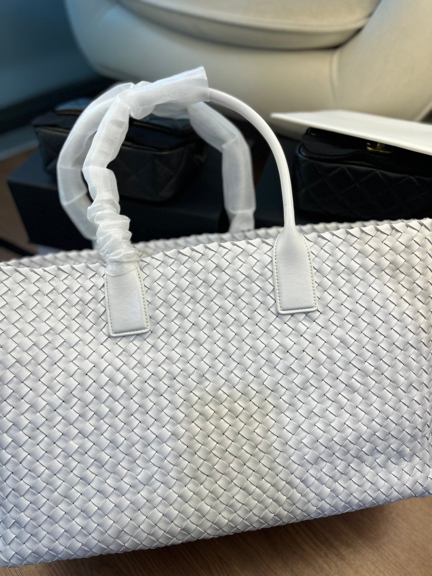 Luxury Bottega Veneta SMALL CABAT 33 IN WHITE LAMBSKIN