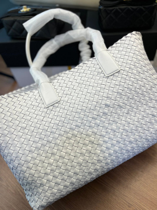 Luxury Bottega Veneta SMALL CABAT 33 IN WHITE LAMBSKIN