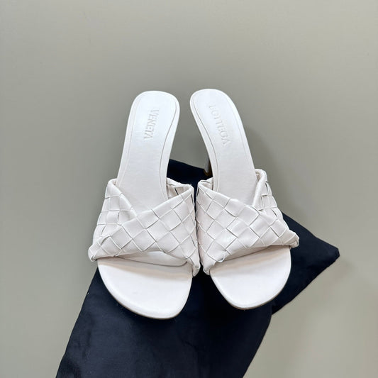 Luxury Bottega Veneta blink mule 95 cream lambskin