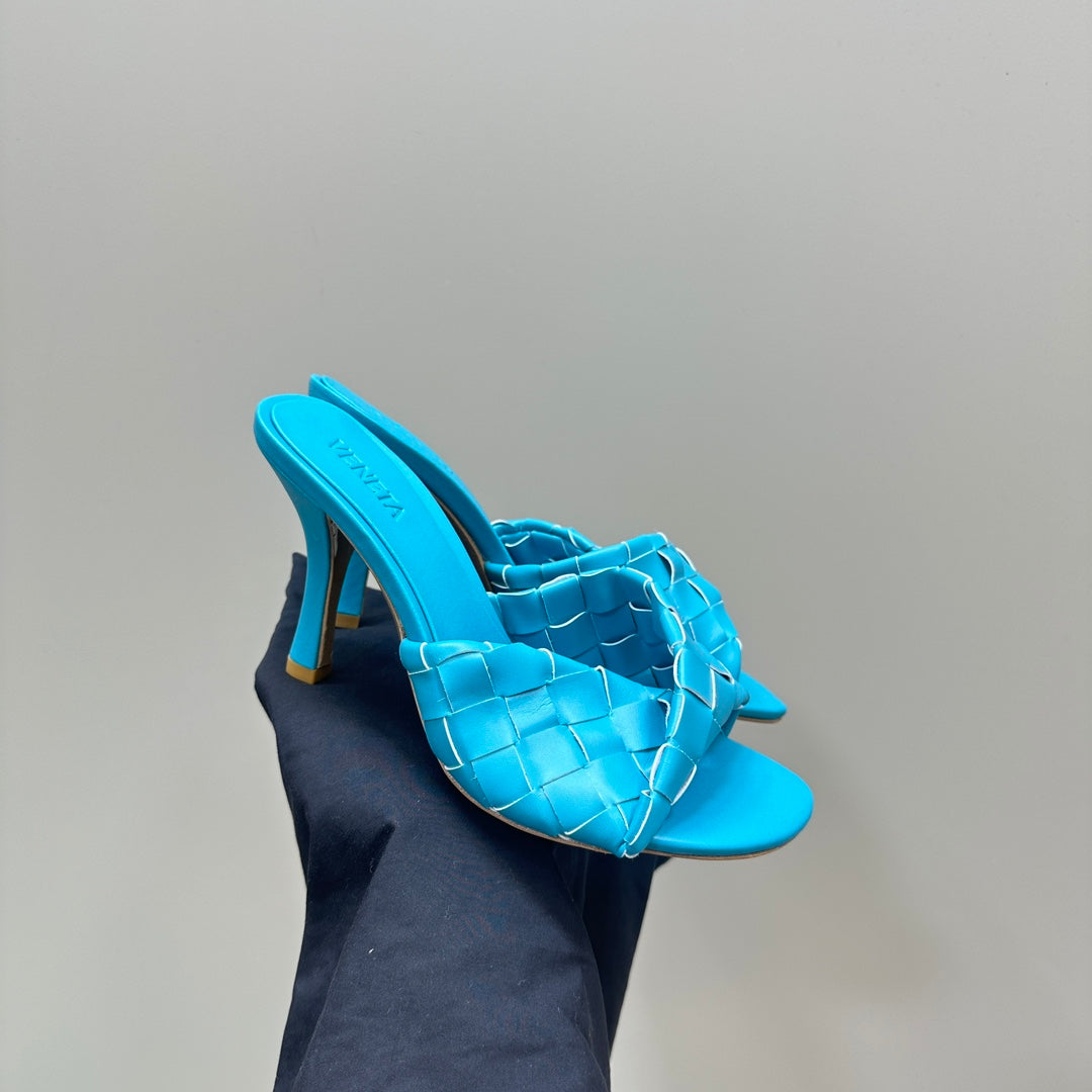 Luxury Bottega Veneta blink mule 95 cloud blue lambskin