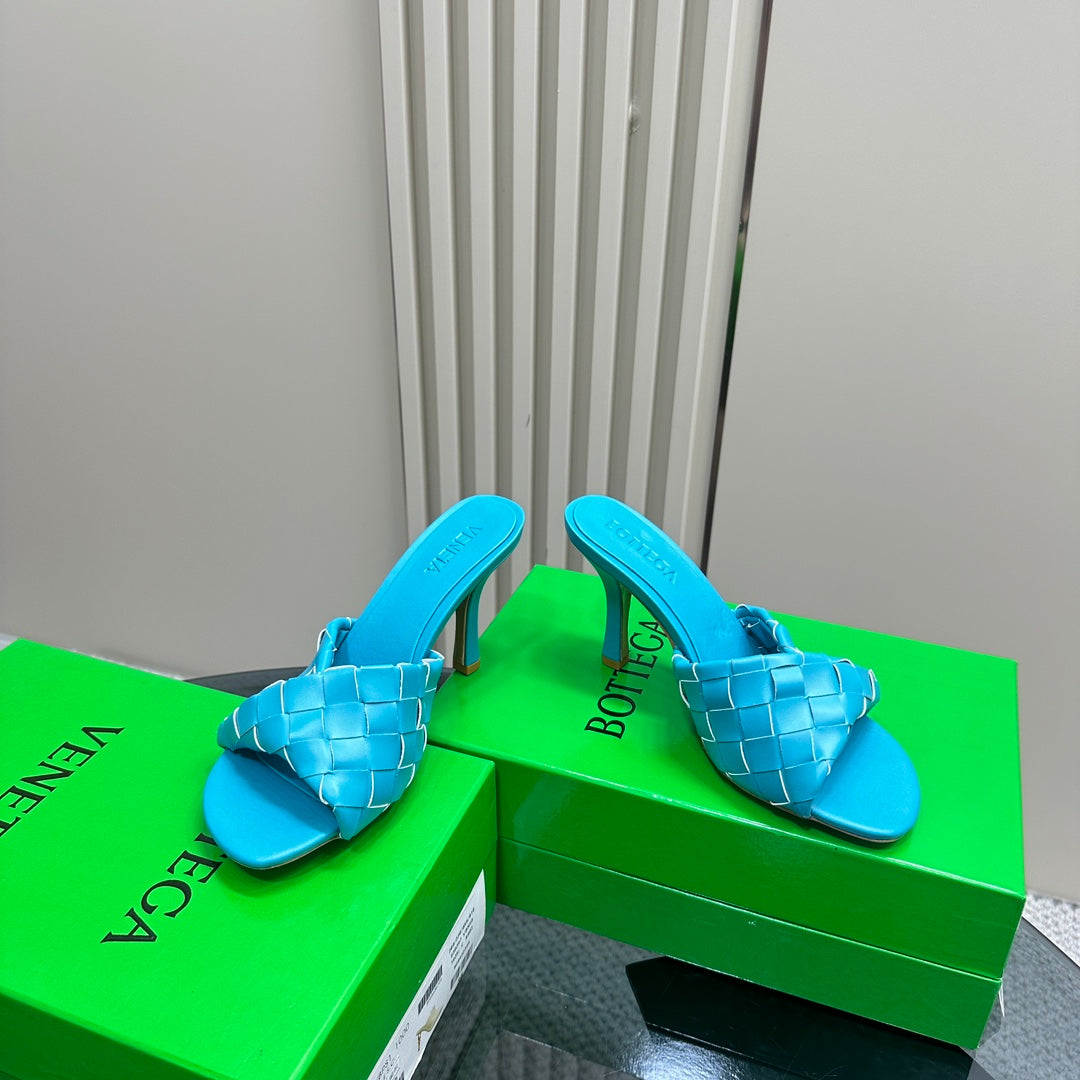 Luxury Bottega Veneta blink mule 95 cloud blue lambskin