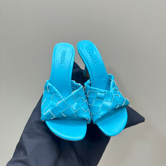 Luxury Bottega Veneta blink mule 95 cloud blue lambskin