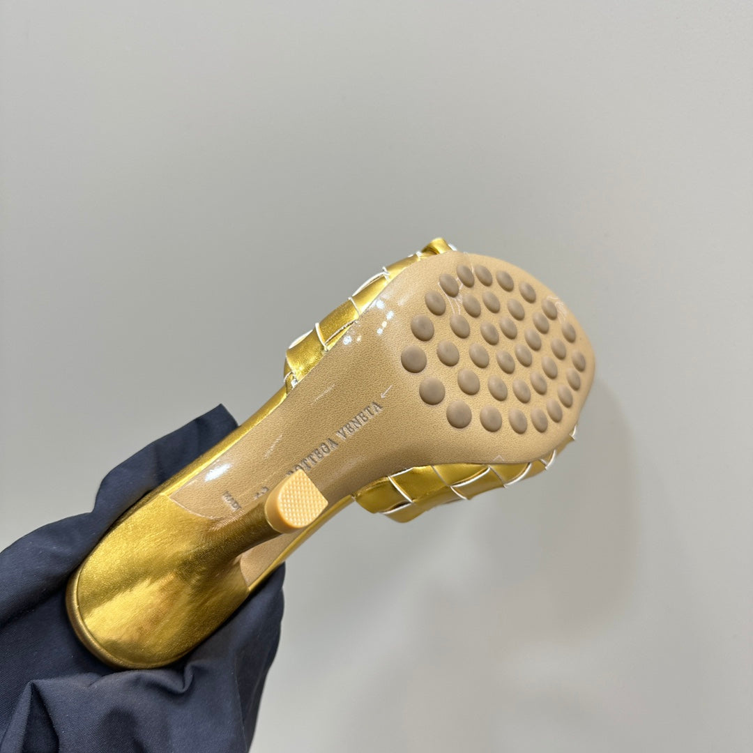 Luxury Bottega Veneta blink mule 95 gold metalic lambskin