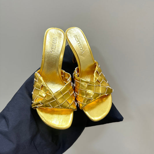 Luxury Bottega Veneta blink mule 95 gold metalic lambskin