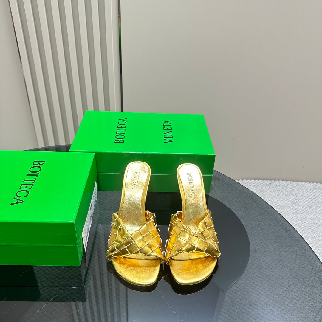 Luxury Bottega Veneta blink mule 95 gold metalic lambskin