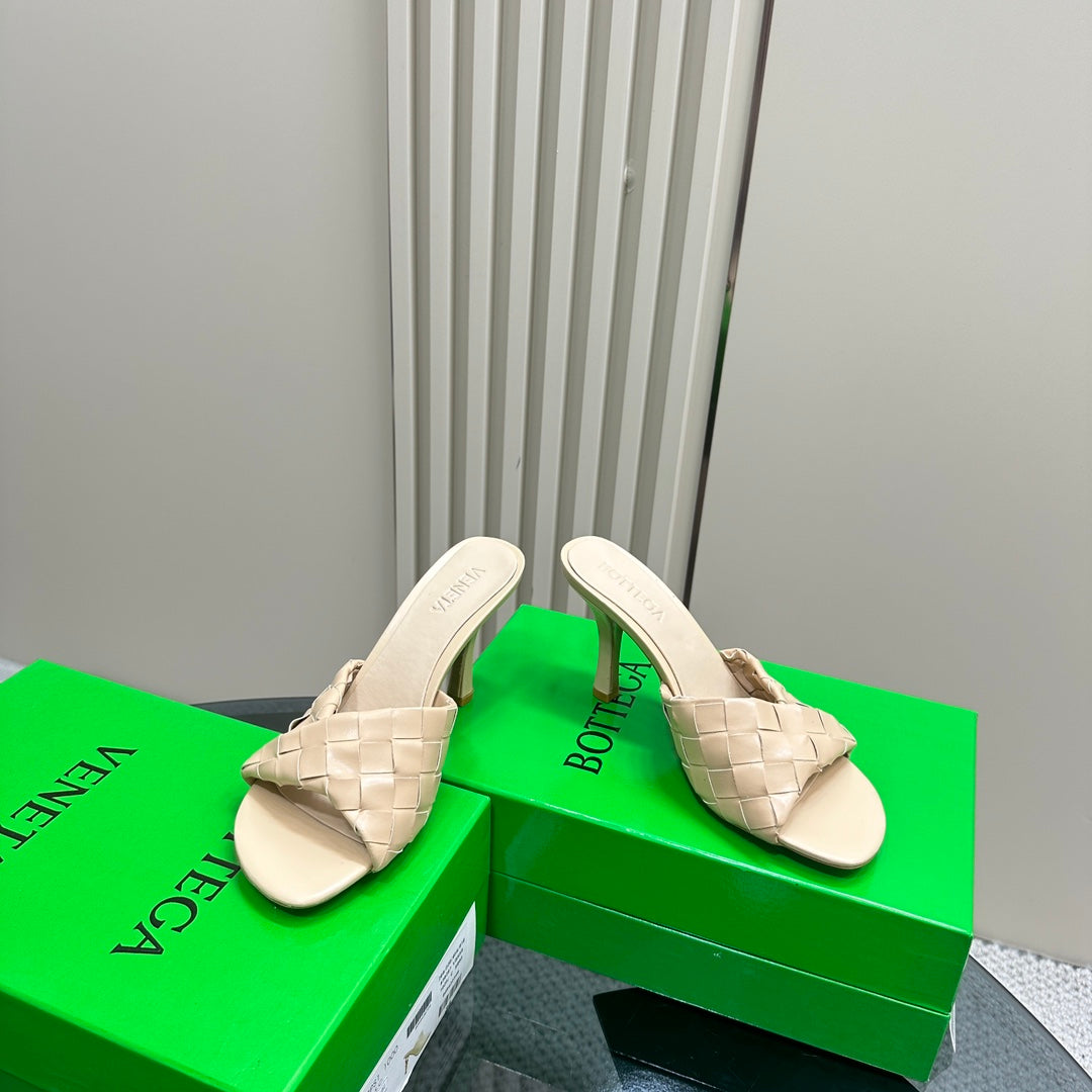 Luxury Bottega Veneta blink mule 95 beige lambskin