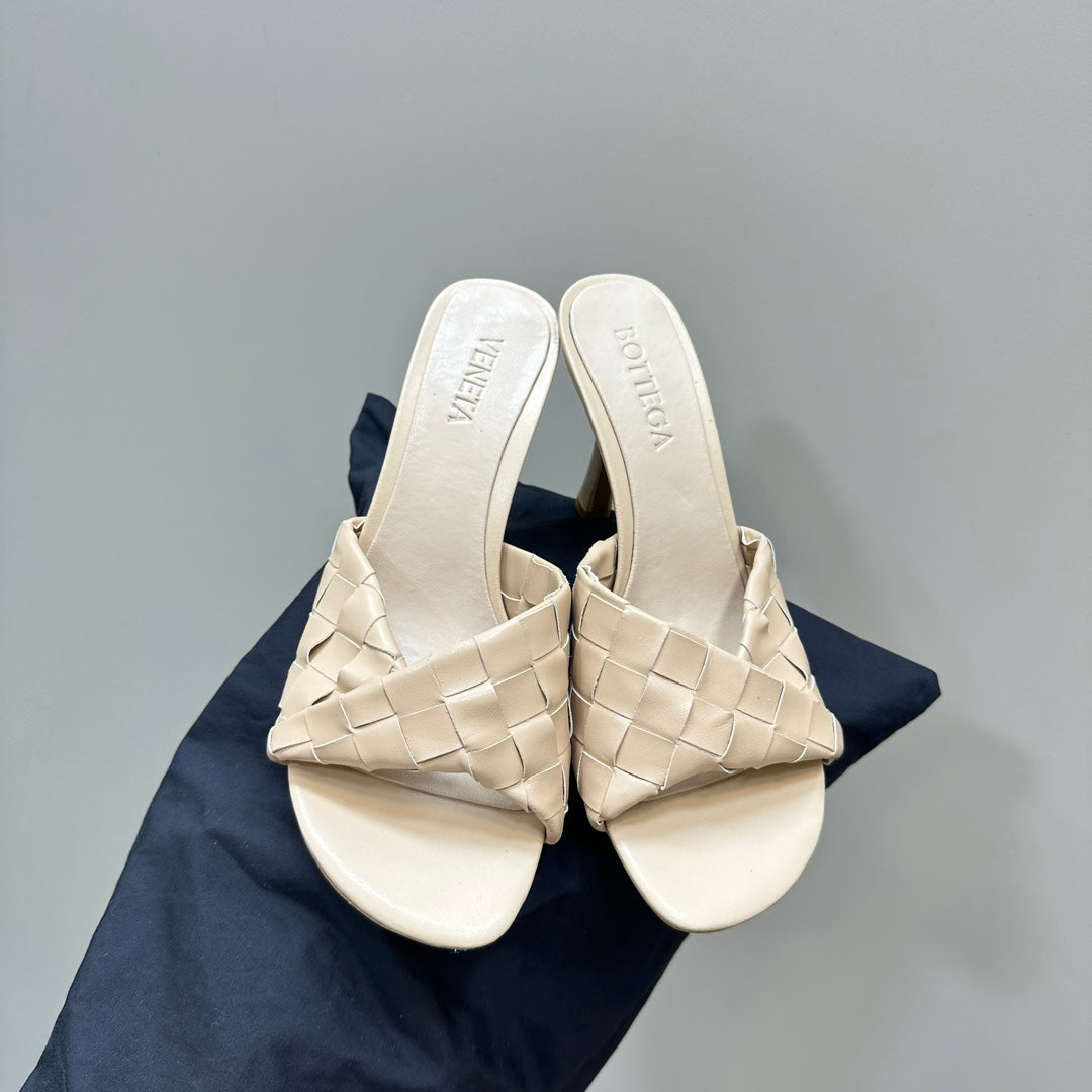 Luxury Bottega Veneta blink mule 95 beige lambskin