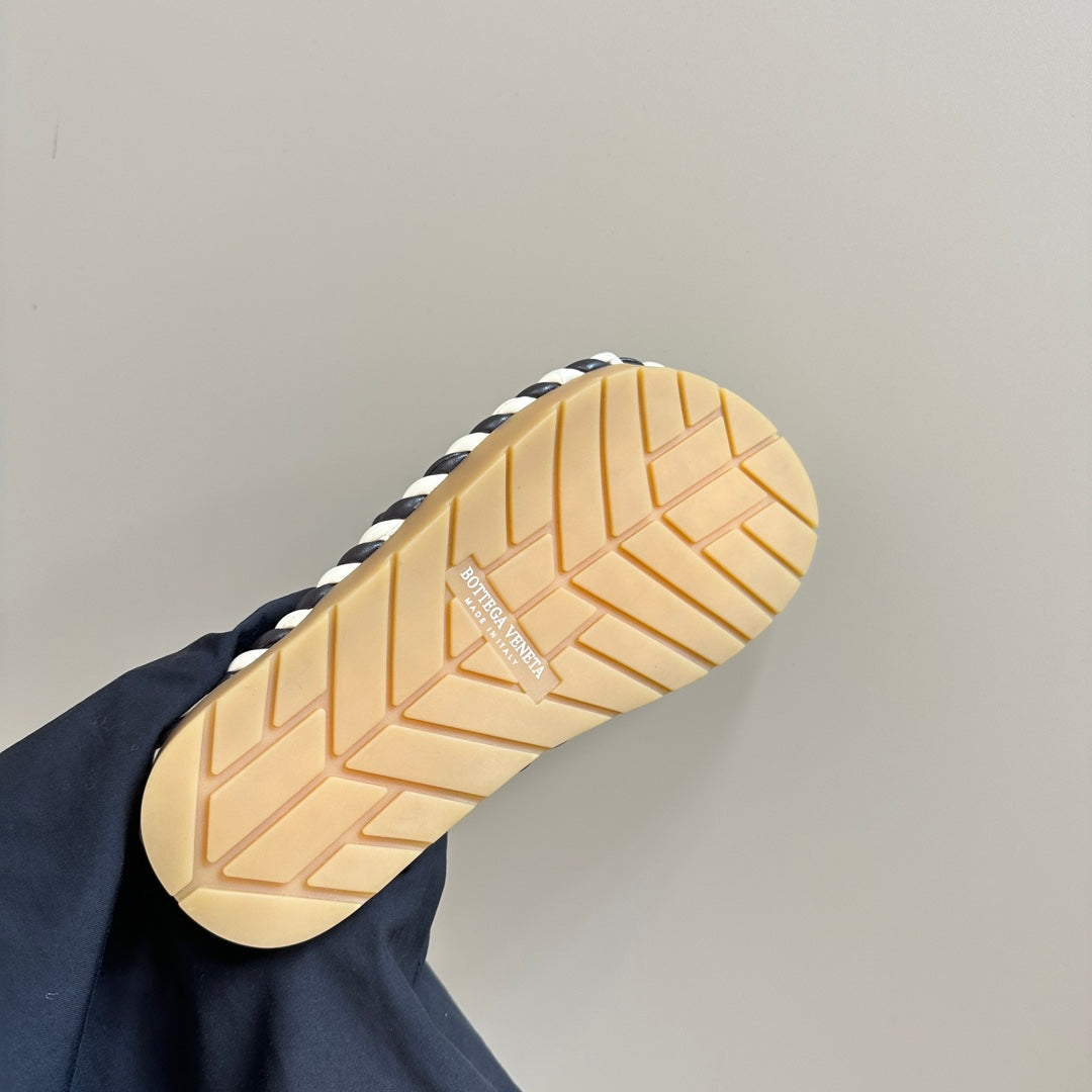 Luxury Bottega Veneta jack flat mule white black lambskin