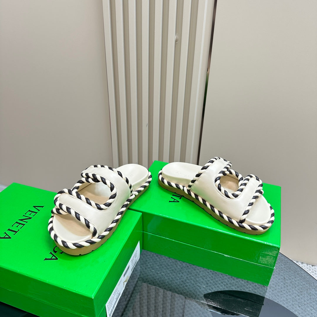 Luxury Bottega Veneta jack flat mule white black lambskin