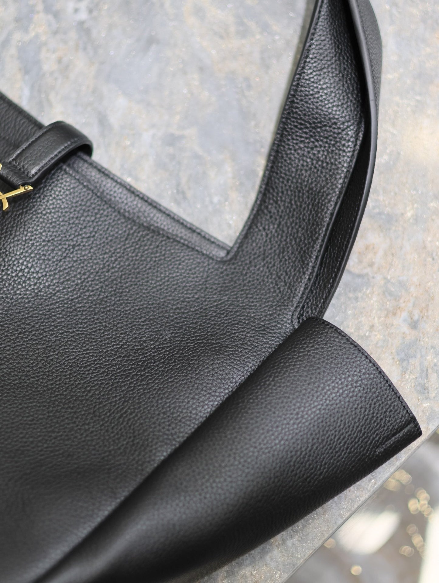 Luxury Saint Laurent LE 5 À 7 BEA TOTE BAG 50 IN BLACK LAMBSKIN GOLD LOGO