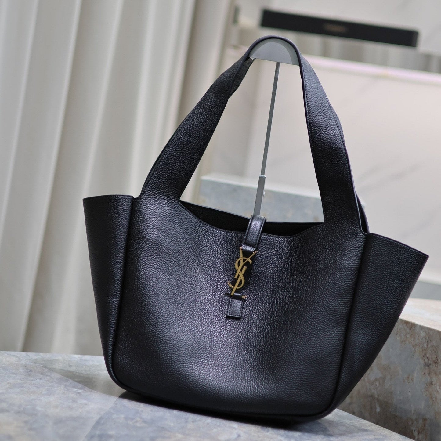 Luxury Saint Laurent LE 5 À 7 BEA TOTE BAG 50 IN BLACK LAMBSKIN GOLD LOGO