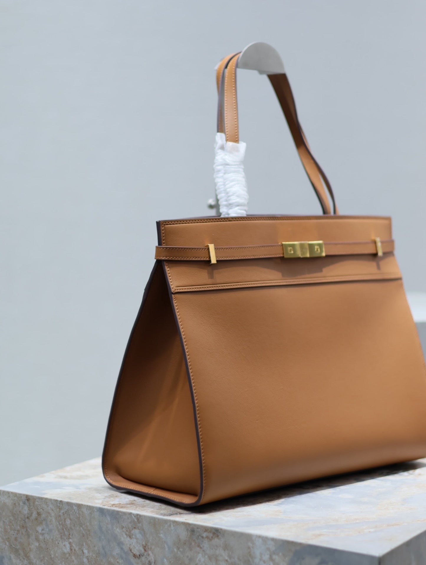 Luxury Saint Laurent MANHATTAN SHOPPING BAG 40 IN TAWNY BROWN SMOOTH LAMBSKIN GOLD BUCKLE