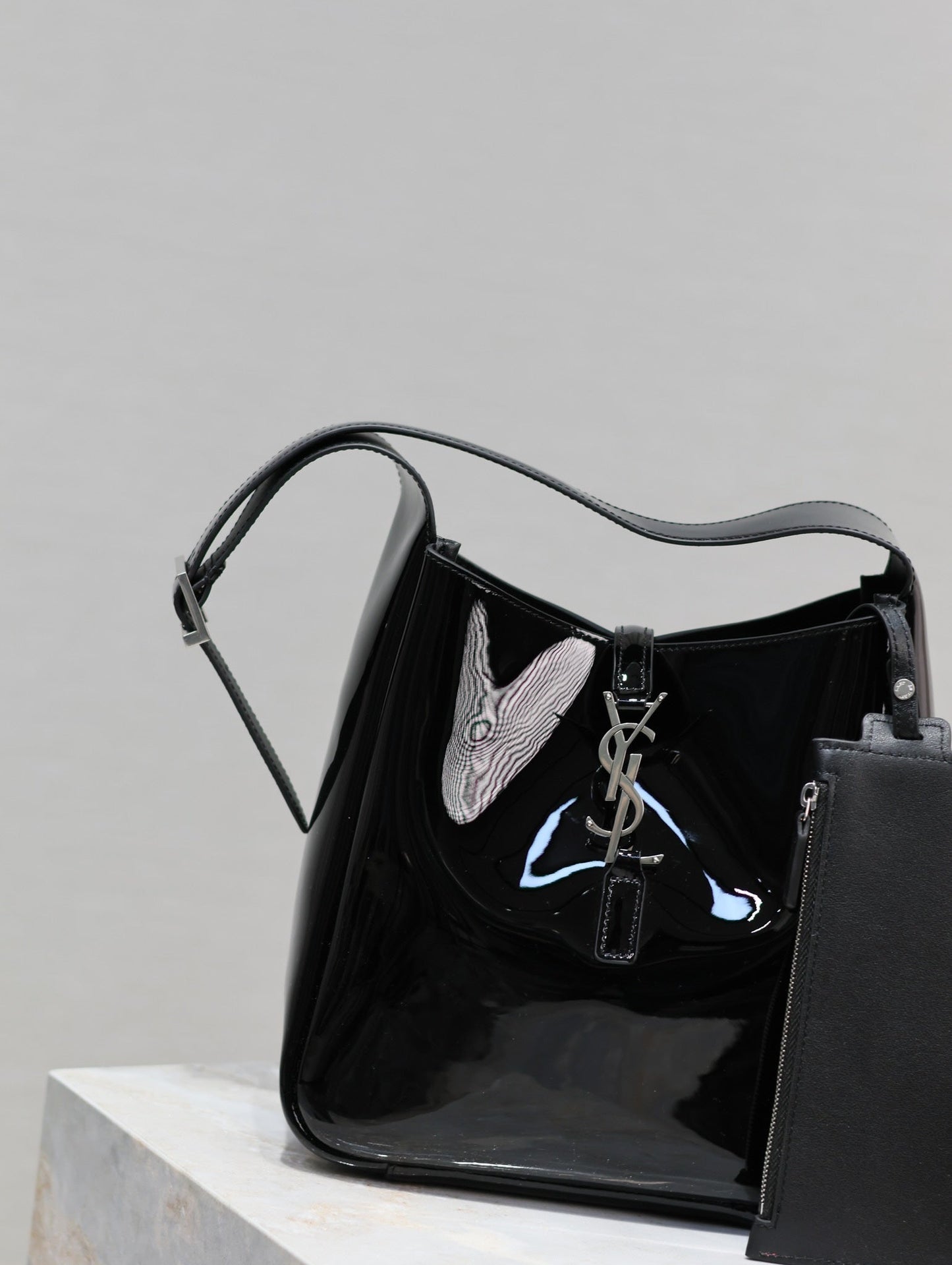 Luxury Saint Laurent le 5a7 small 23cm black patent calfskin
