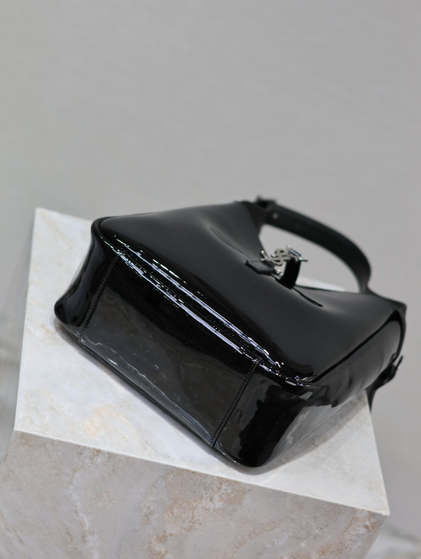 Luxury Saint Laurent le 5a7 small 23cm black patent calfskin