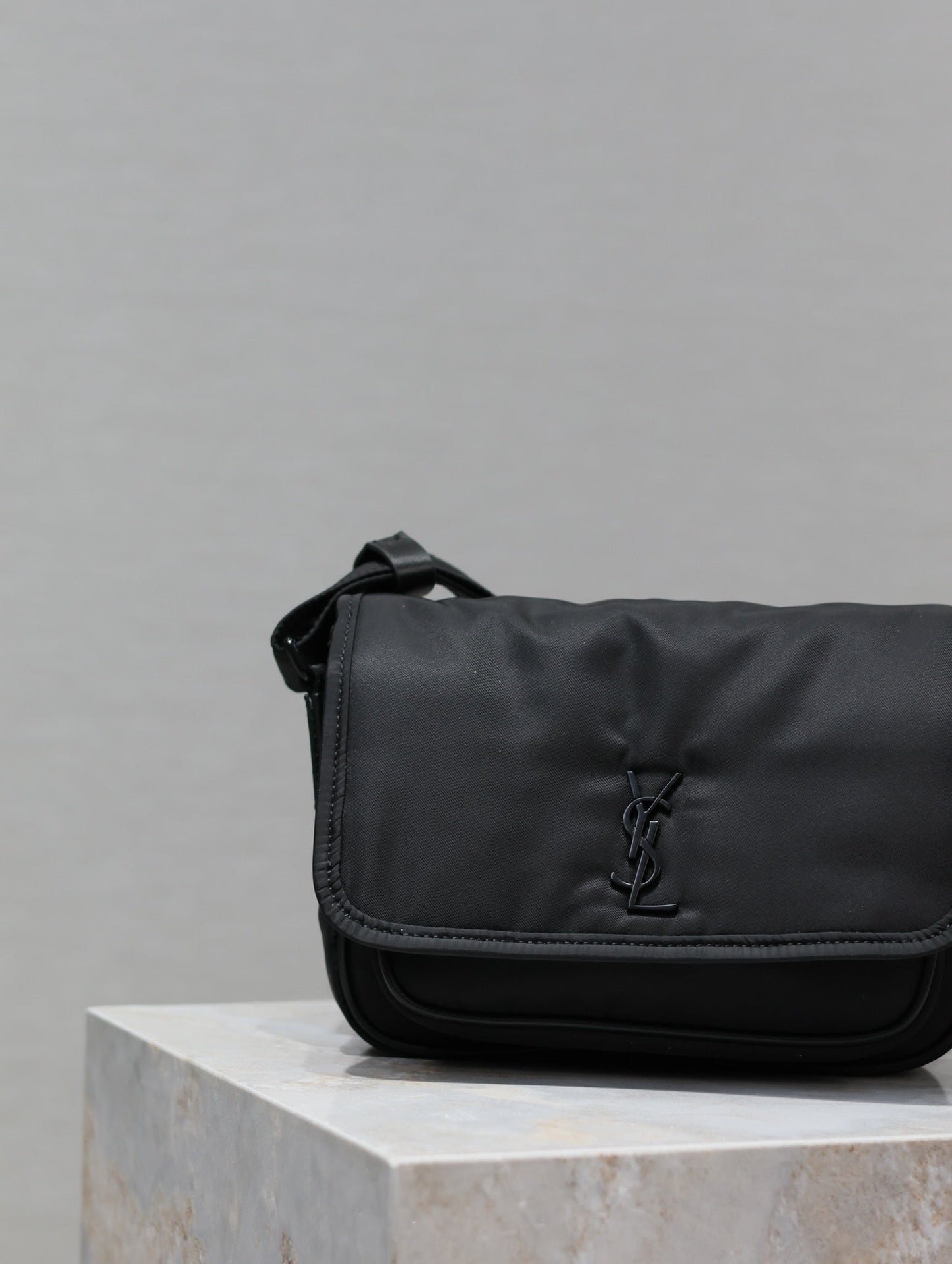 Luxury Saint Laurent NIKI BABY 22 IN BLACK NYLON
