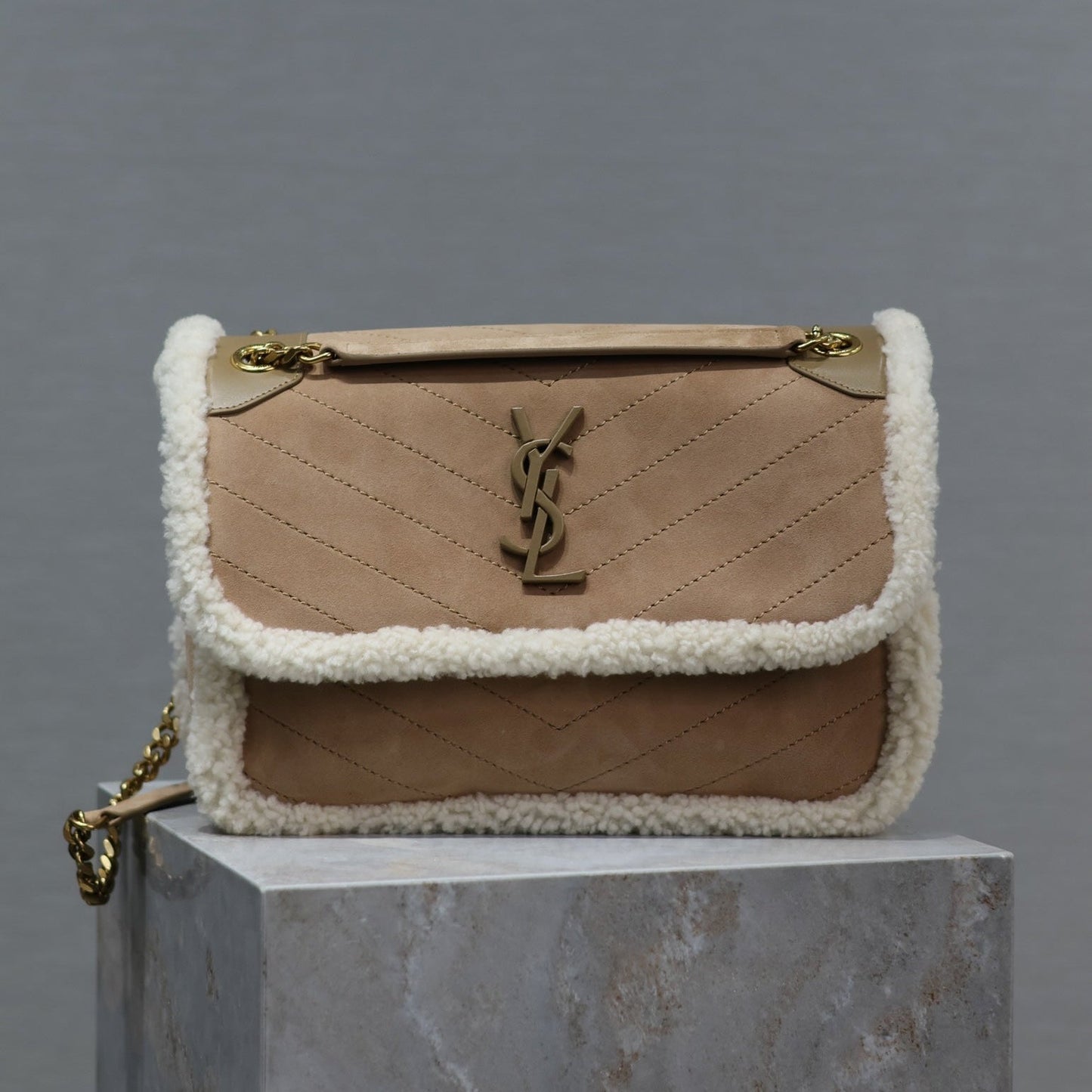 Luxury Saint Laurent NIKI MEDIUM 28 IN CAMEL SUEDE AND WHITE SHEARLING