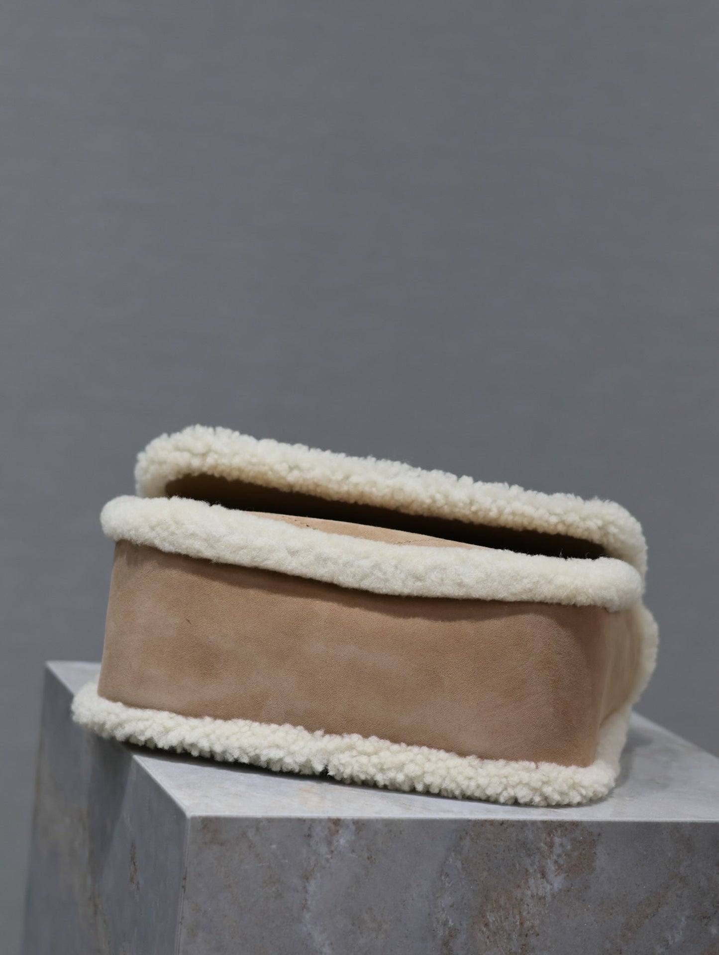 Luxury Saint Laurent NIKI SMALL 22 IN CAMEL SUEDE AND WHITE SHEARLING