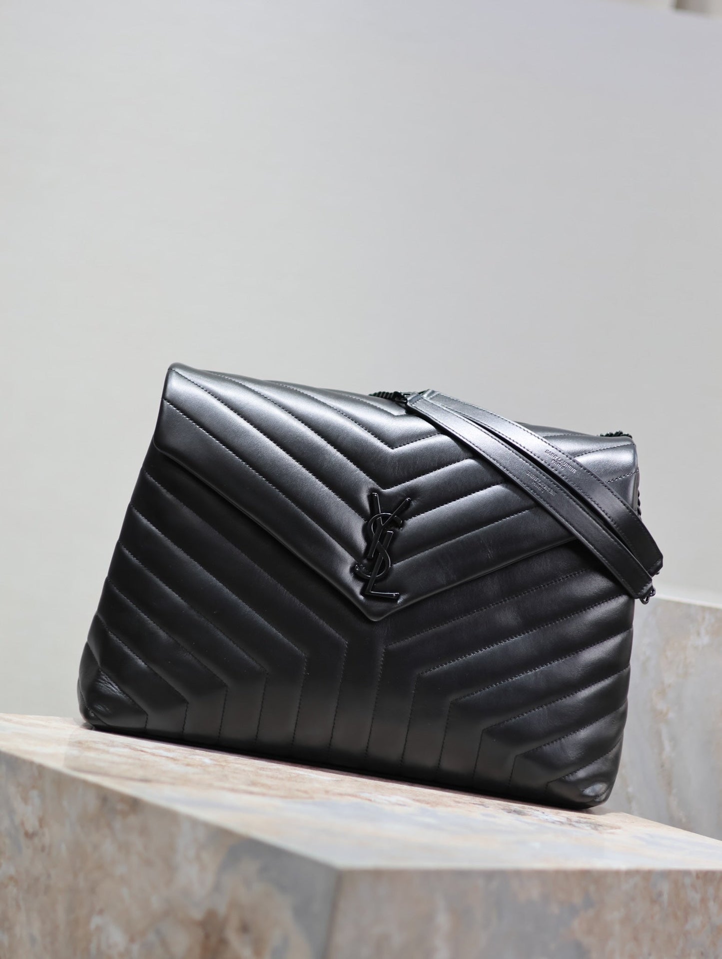 Luxury Saint Laurent LOULOU LARGE 36 IN BLACK QUILTED CALFSKIN BLACK HARDWARE