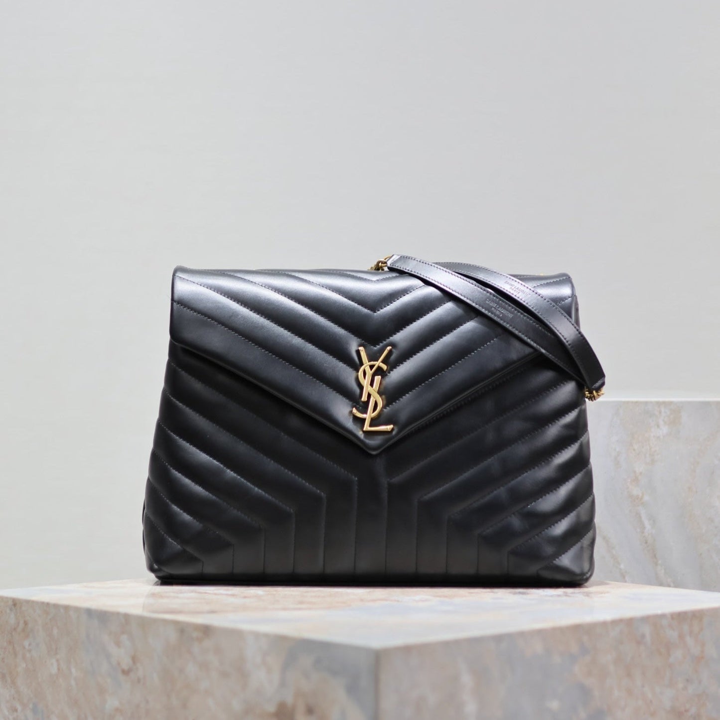 Luxury Saint Laurent LOULOU LARGE 36 IN BLACK QUILTED CALFSKIN GOLD HARDWARE