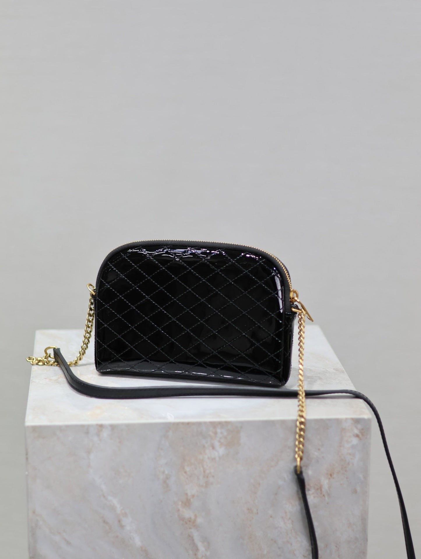 Luxury Saint Laurent GABY ZIPPED POUCH 19 IN BLACK GLOSSY LAMBSKIN GOLD HARDWARE
