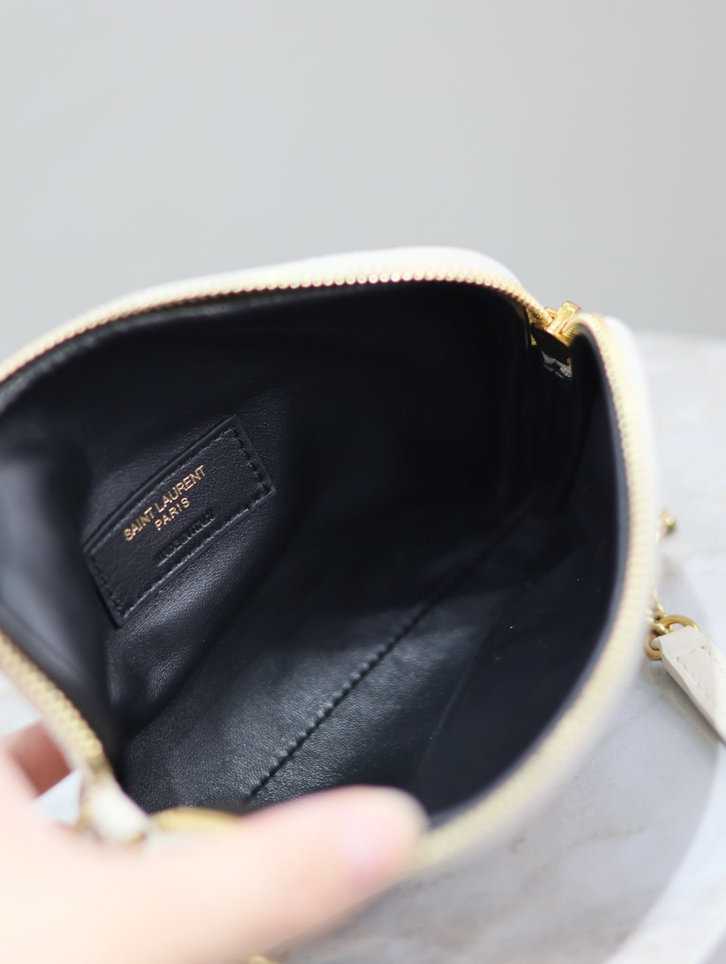Luxury Saint Laurent GABY ZIPPED POUCH 19 IN WHITE QUILTED LAMBSKIN GOLD HARDWARE