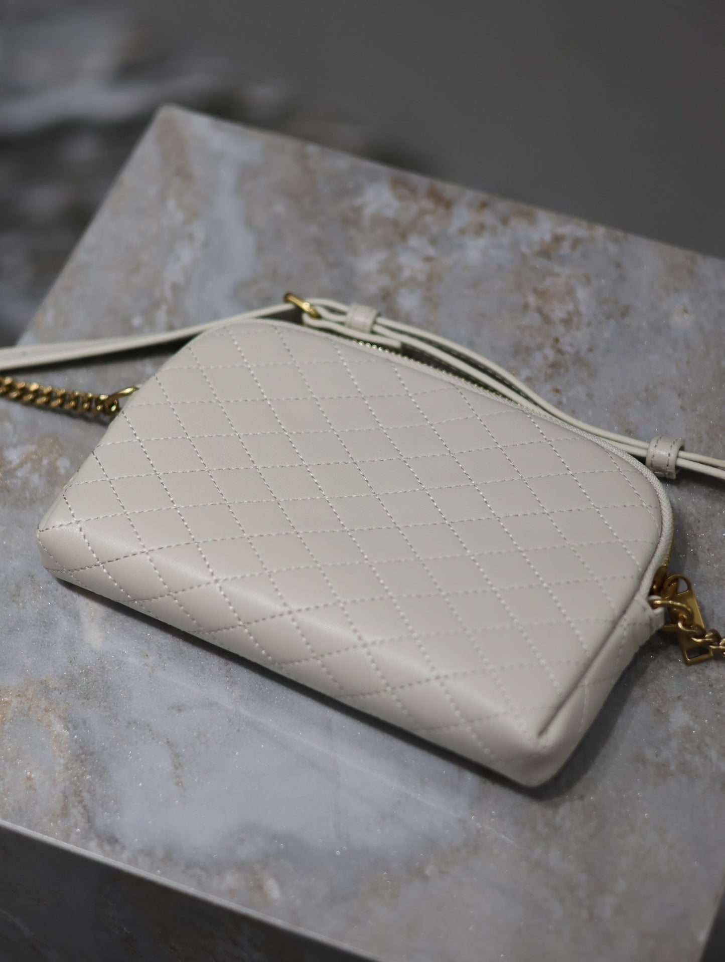 Luxury Saint Laurent GABY ZIPPED POUCH 19 IN WHITE QUILTED LAMBSKIN GOLD HARDWARE