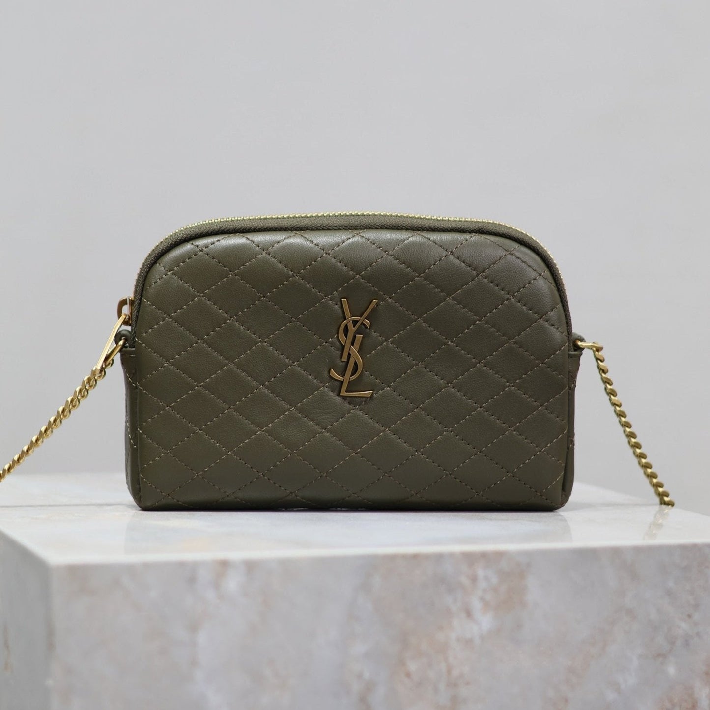 Luxury Saint Laurent GABY ZIPPED POUCH 19 IN UNIFORM GREEN QUILTED LAMBSKIN GOLD HARDWARE
