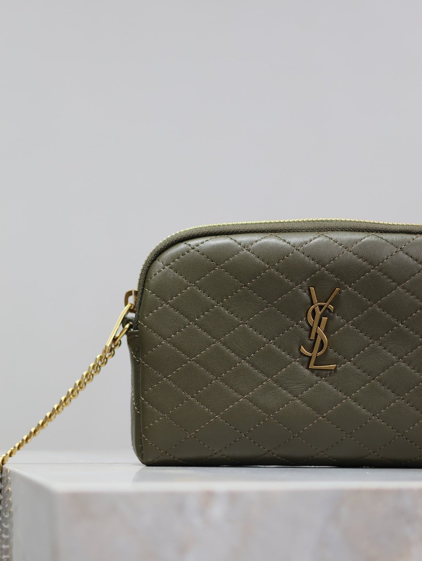 Luxury Saint Laurent GABY ZIPPED POUCH 19 IN UNIFORM GREEN QUILTED LAMBSKIN GOLD HARDWARE