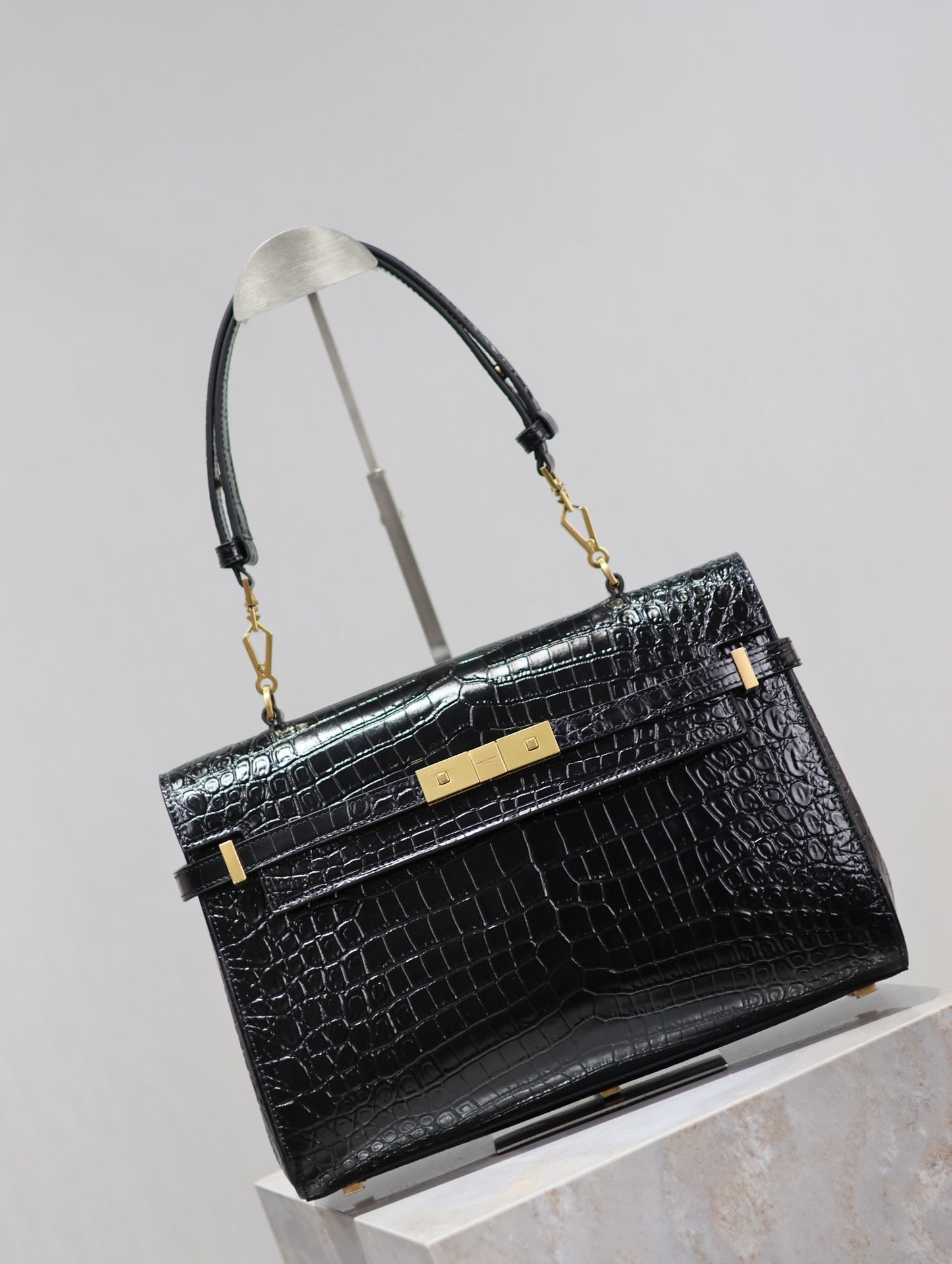 Luxury Saint Laurent MANHATTAN HANDBAG 32 IN BLACK CROCODILE-EMBOSSED CALFSKIN GOLD HARDWARE