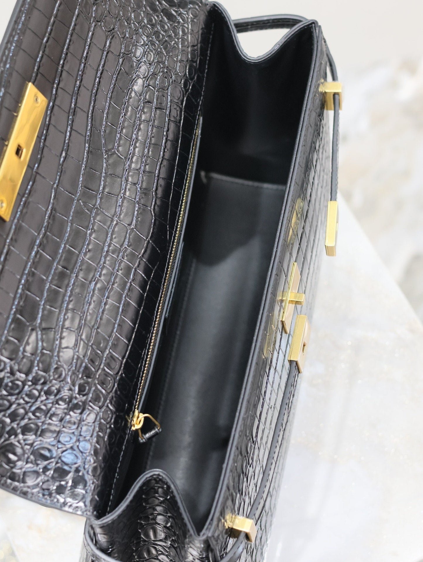 Luxury Saint Laurent MANHATTAN HANDBAG 32 IN BLACK CROCODILE-EMBOSSED CALFSKIN GOLD HARDWARE