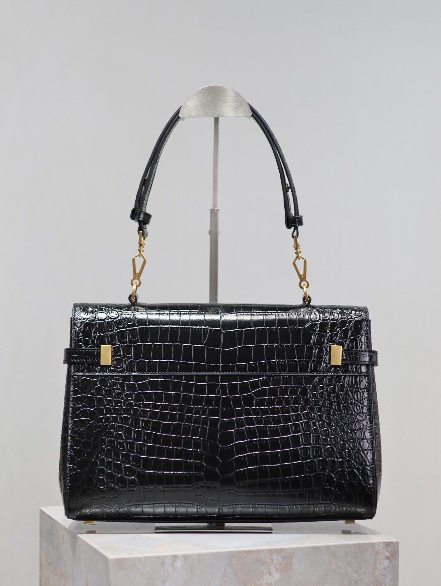 Luxury Saint Laurent MANHATTAN HANDBAG 32 IN BLACK CROCODILE-EMBOSSED CALFSKIN GOLD HARDWARE