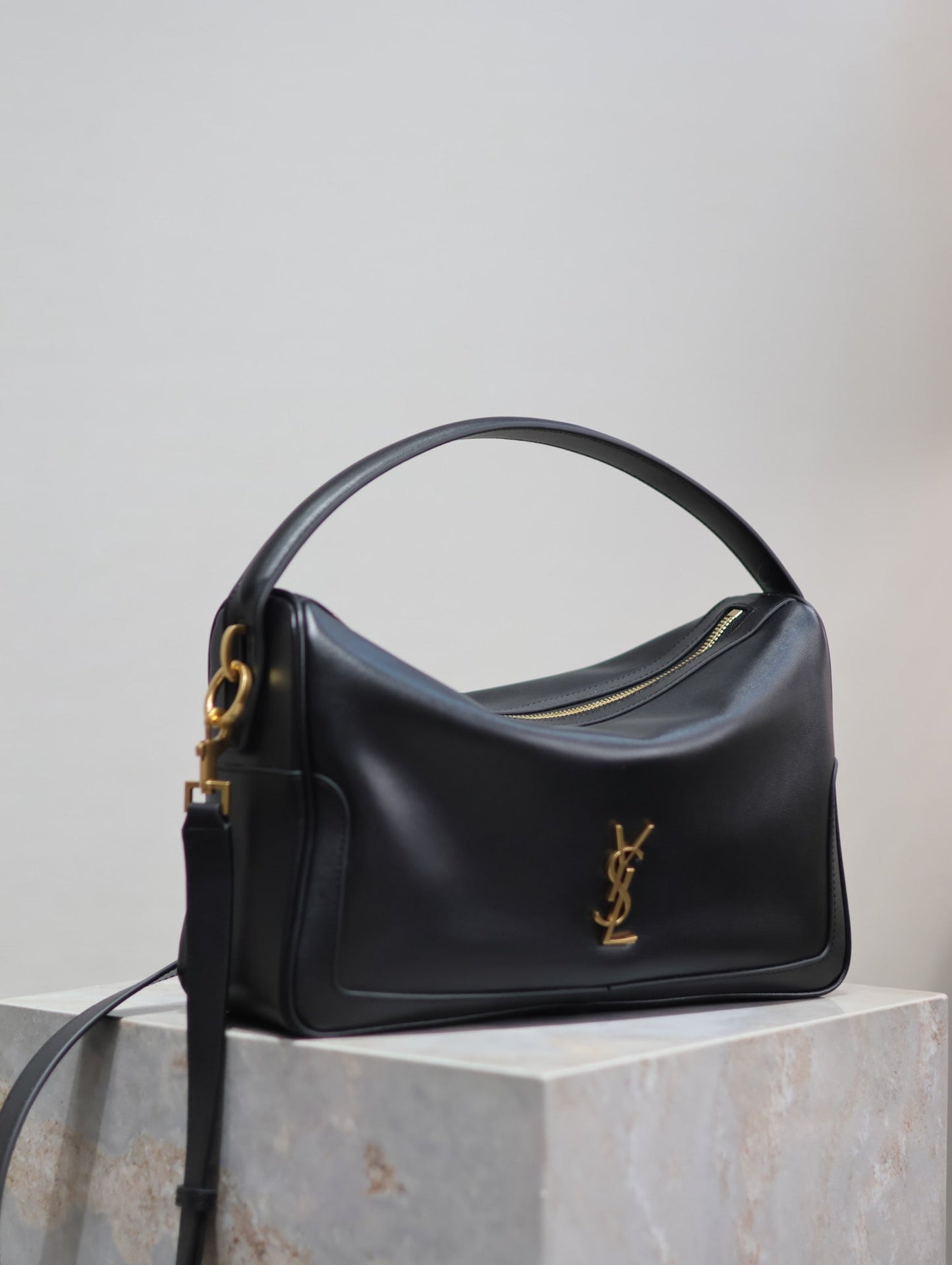 Luxury Saint Laurent CAMERA SUPPLE BAG 28 IN BLACK SMOOTH LAMBSKIN GOLD HARDWARE